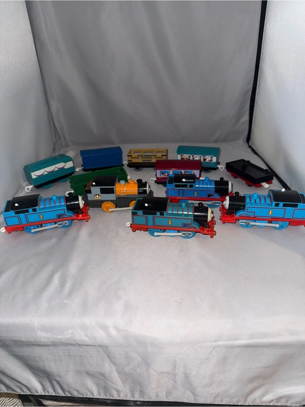 LOT OF 12 PIECES TOMY THOMAS & FRIENDS TRACKMASTER TRAINS from 2009
